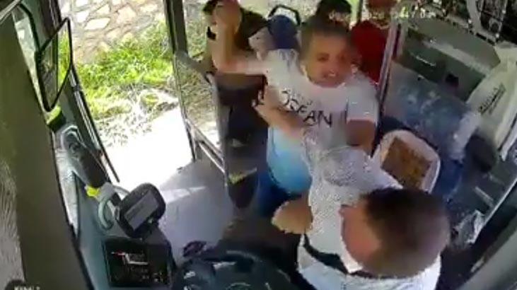 Maskesiz yolcu, kendisini uyaran şoförü yumrukladı!