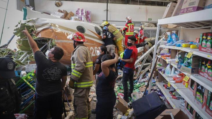 Meksika’da küçük uçak süpermarketin üzerine düştü! Çok sayıda ölü ve yaralı var