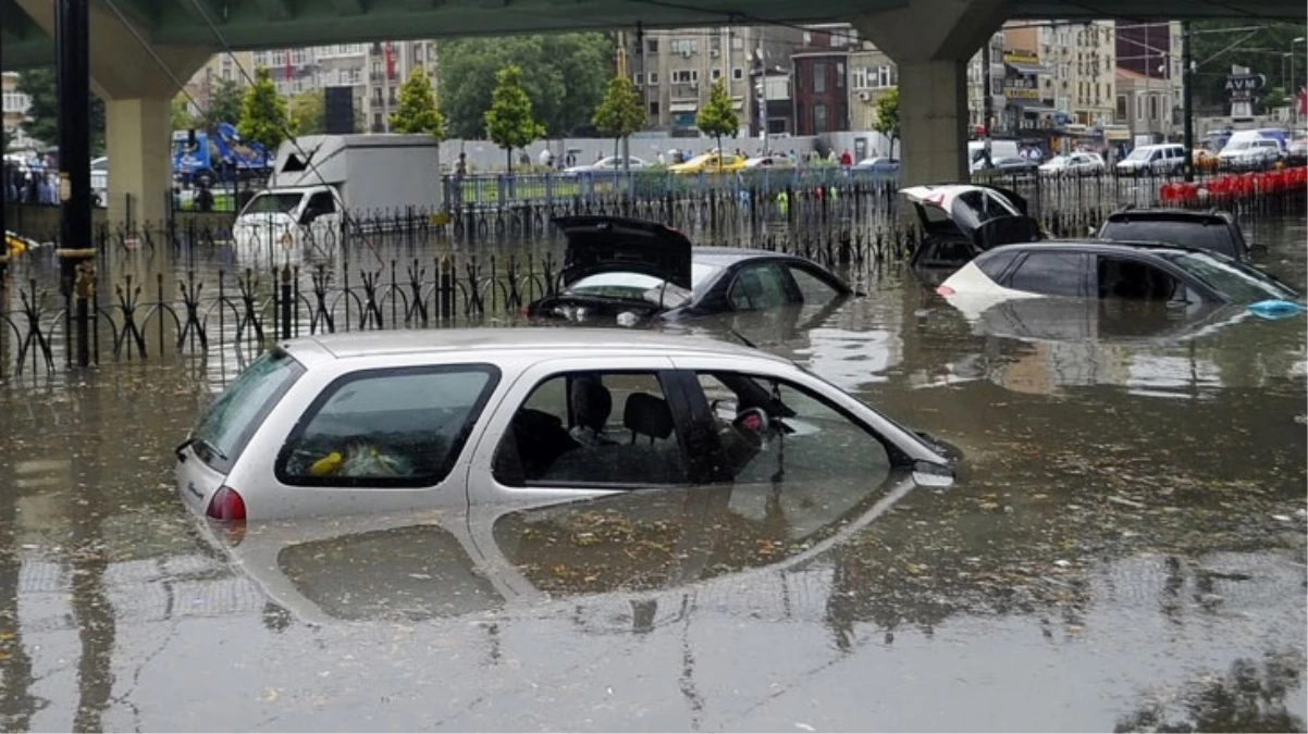 Meteoroloji'den ve Valilik'ten uyarı: İstanbul'un kuzeyinde kuvvetli ve gök gürültülü sağanak bekleniyor