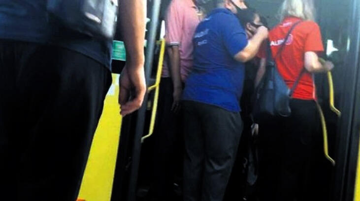 Metrobüste taciz! Kameralar tespit etti...