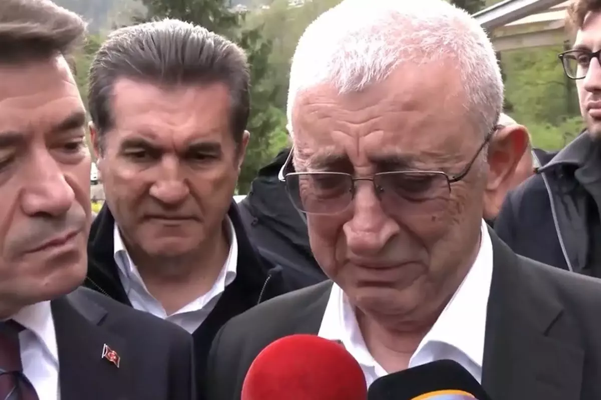 Mikrofon uzatılan İmamoğlu'nun babası gözyaşlarını tutamadı