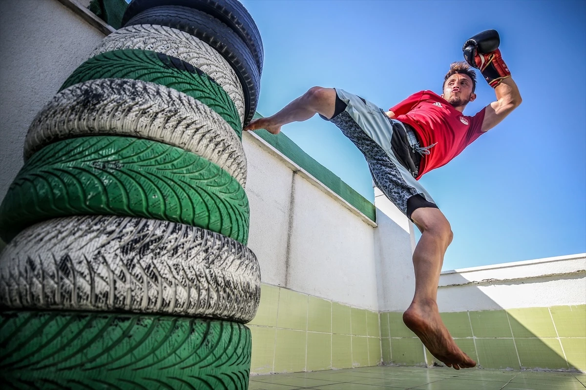 Milli kick boksçu Bilal Dural, Dünya Şampiyonası için hazırlıklarını sürdürüyor