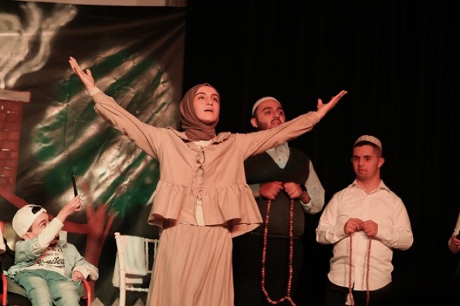 ‘Miras Değil Mübarek’ Tiyatro Oyunu İkinci Gösterimiyle Büyük Beğeni Topladı