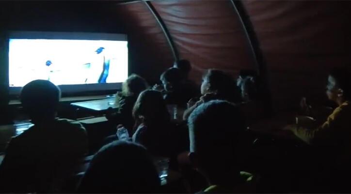 MSB Hatay’da kurduğu okulda çizgi film gösterimi yaptı