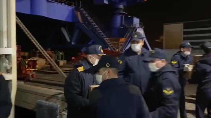 MSB: TCG İskenderun, İskenderun Limanı'na yardım malzemelerini teslim etti
