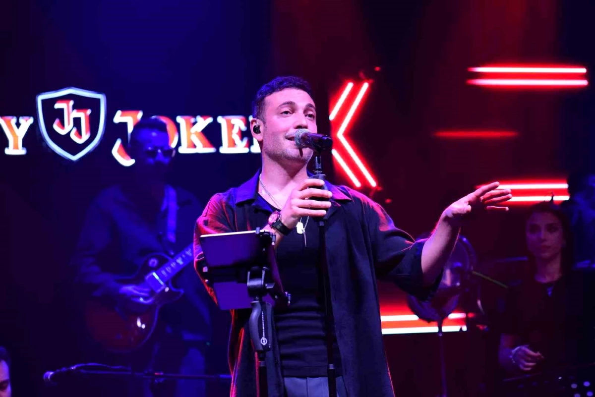 Oğuzhan Koç Memleketi Bursa'da Sahne Aldı