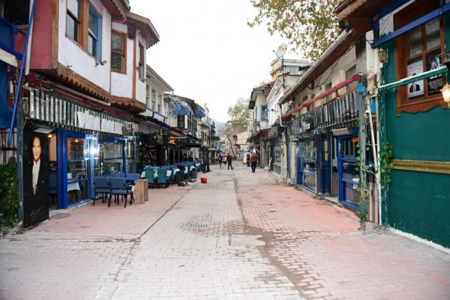 Osmangazi Belediyesi, Arap Şükrü Sokağı’nı Tarihi Kimliğine Kavuşturuyor