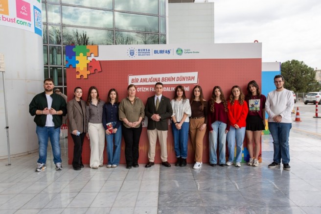 Otizmin zorluklarını yaşayarak öğrendiler