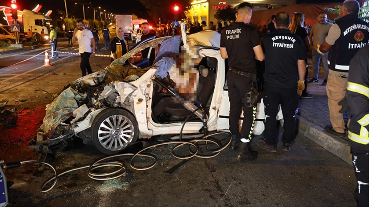 Otomobil tıra arkadan çarptı: 2 ölü 3 ağır yaralı