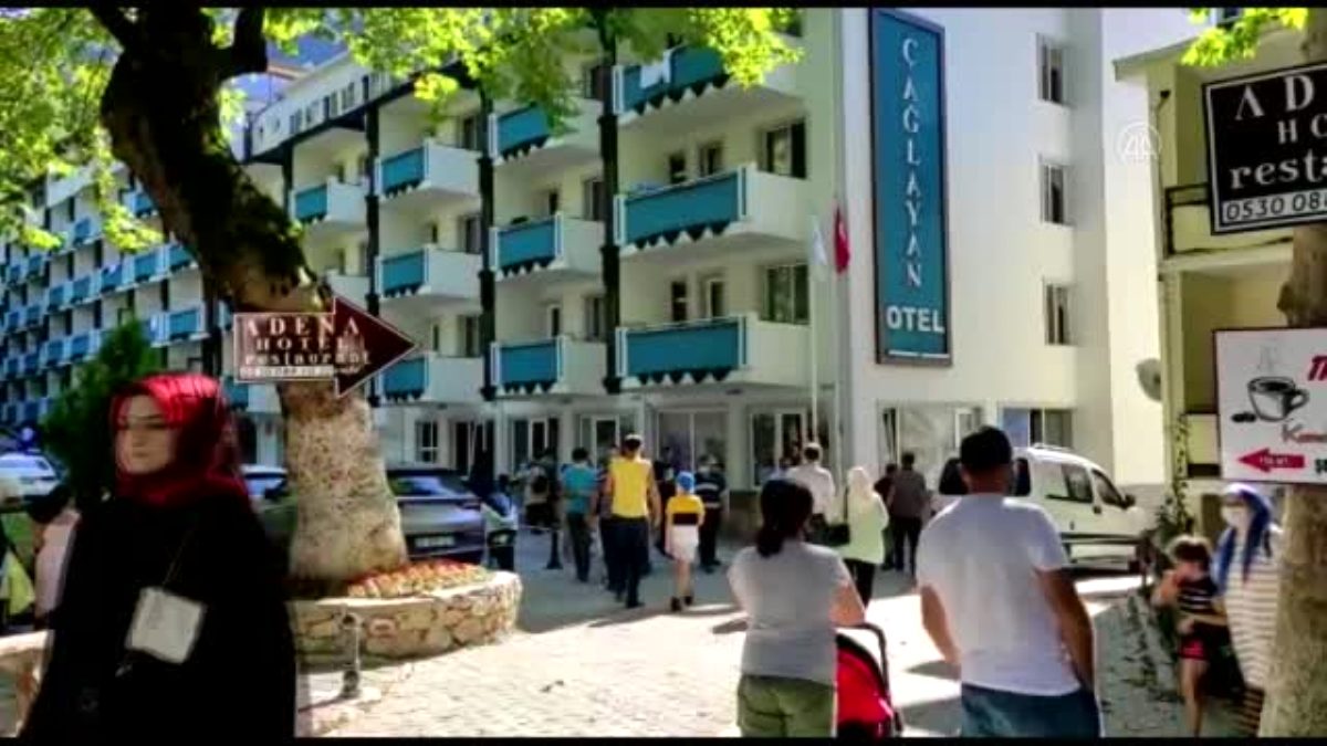 Oylat Kaplıcaları'nda Kurban Bayramı yoğunluğu 