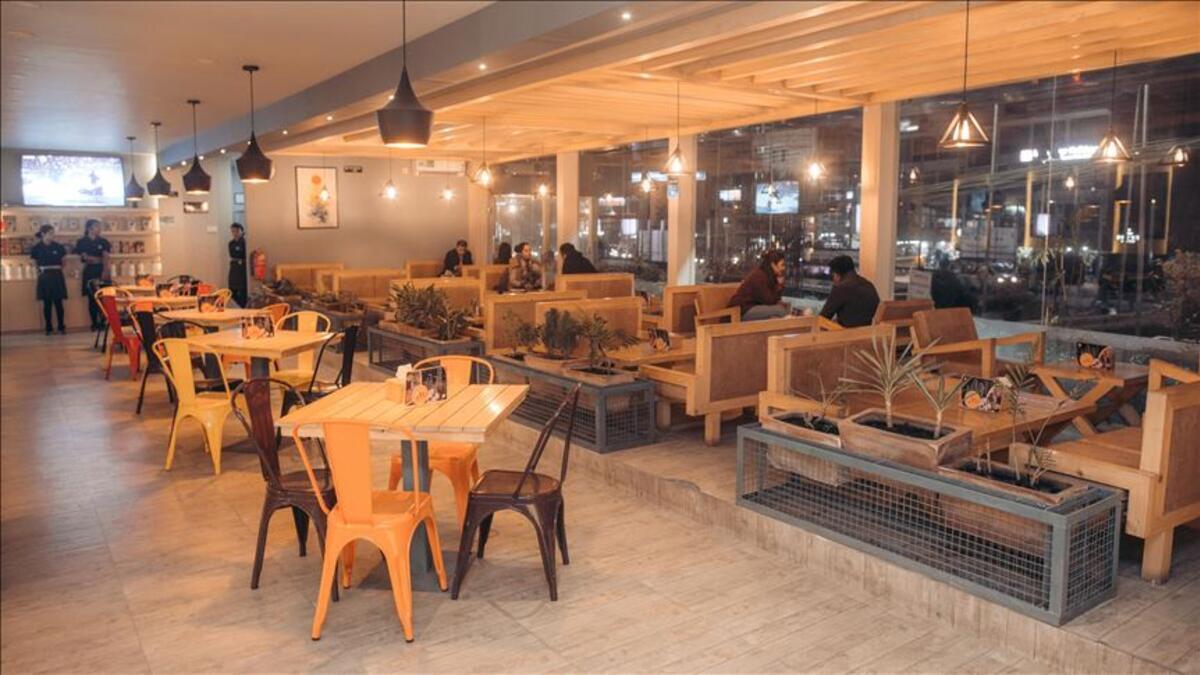 Restoran ve kafelerin çalışma saati kısıtlaması kaldırıldı