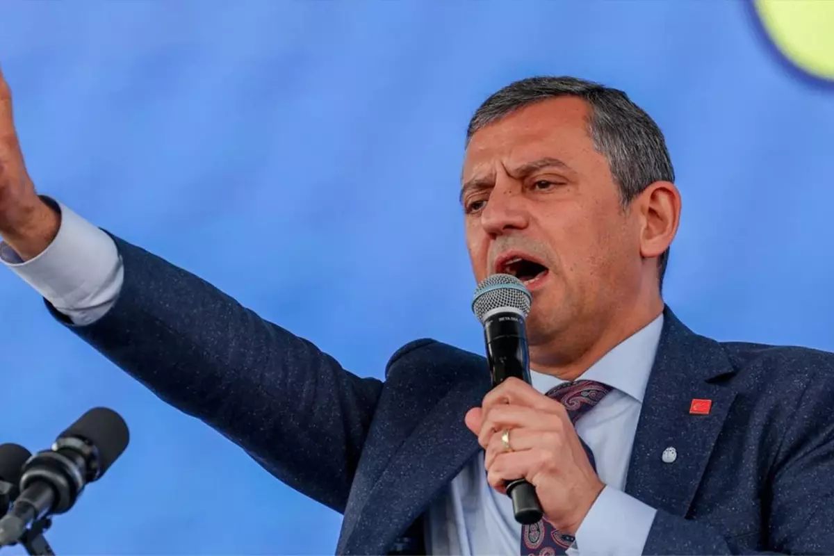 Rıza Akbolat'ı ziyaret eden Özgür Özel: Gelişmelerin nasıl ilerleyeceğine bir garanti veremiyoruz