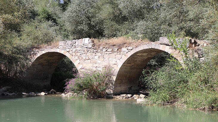 Tarihi köprüyü bu hale getirdiler!