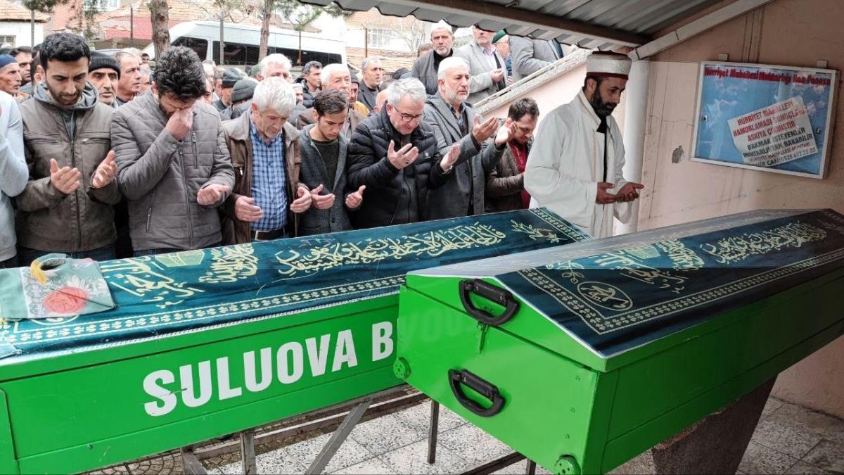 Samsun'da imam evladın en acı görevi: Anne ve babasının cenaze namazlarını kıldırdı