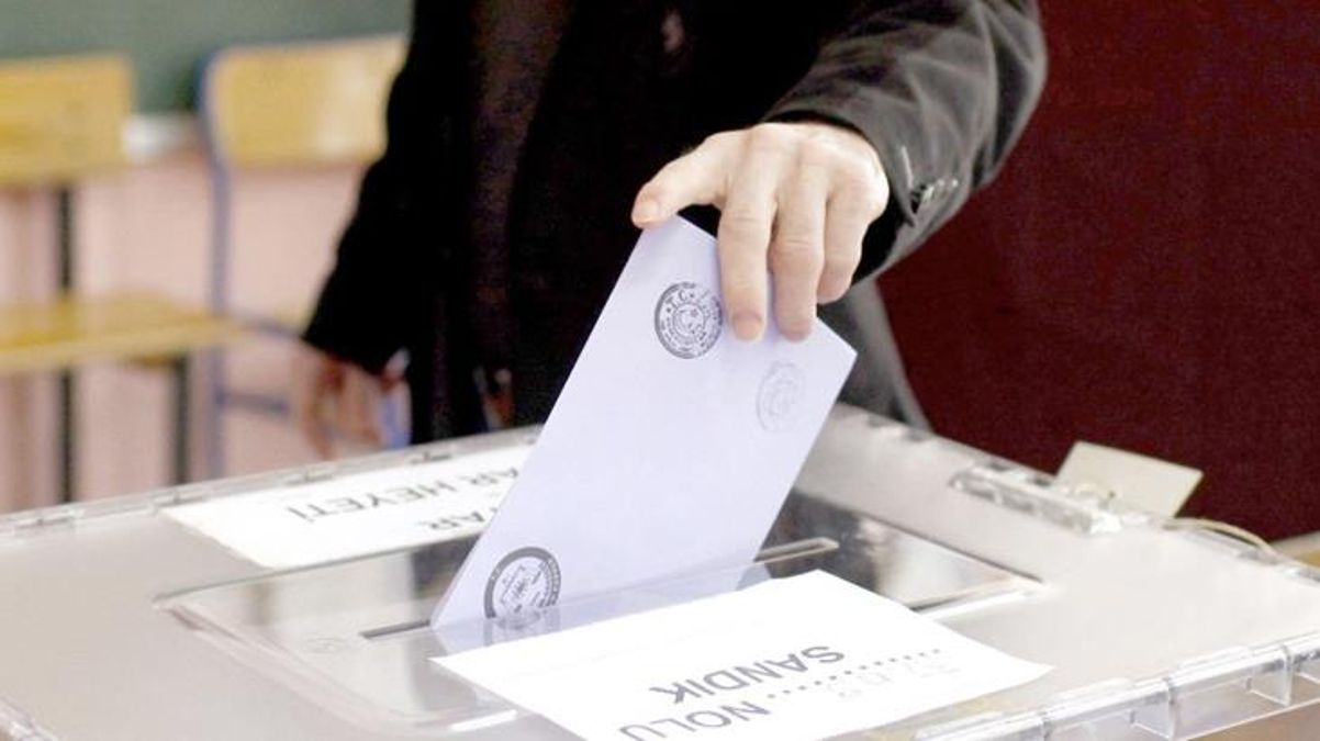 Seçimlere Yeşil Sol Parti listelerinden giren HDP'ye YSK'dan kötü haber! Sandık kurullarında görev alamayacaklar