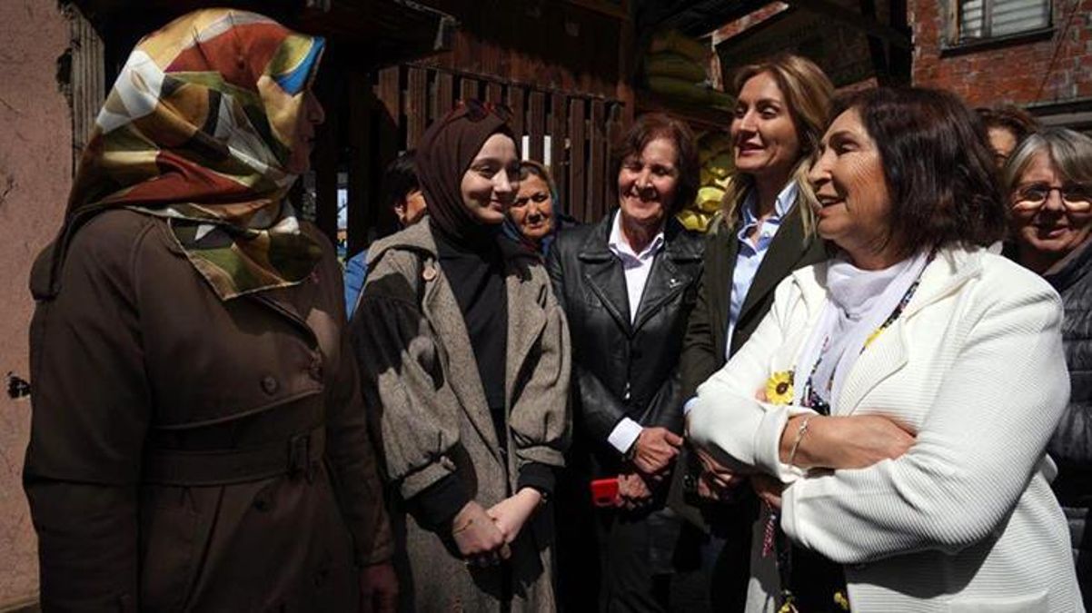 Selvi Kılıçdaroğlu'nun başörtülü kadınlarla dikkat çeken diyaloğu: Bugüne kadar birbirimizi dinlemedik