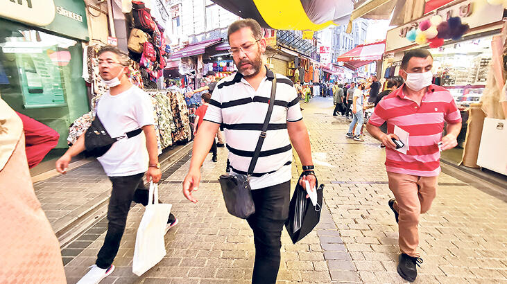 Sıcağı bahane eden maskeyi çıkarıyor