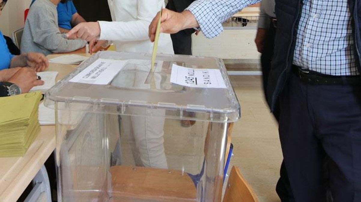 Siirt'te örnek oy pusulasıyla seçmenleri YSP'ye yönlendiren 5 kişi gözaltına alındı