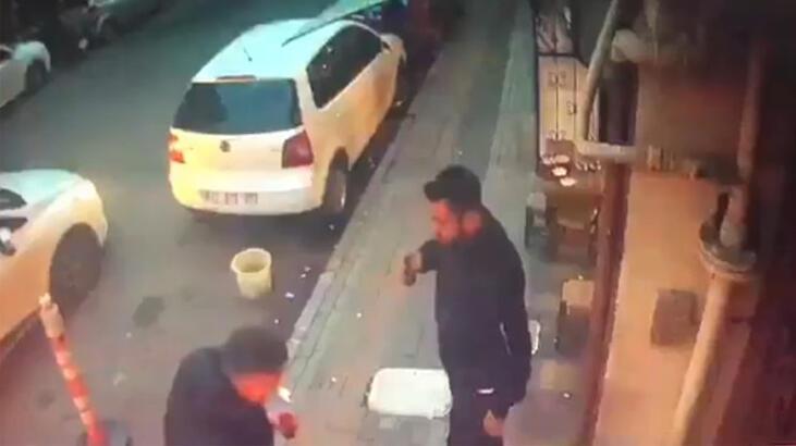 Silahlı saldırı sonrası şaşırtan görüntü! Çaylarını yudumlamaya devam ettiler