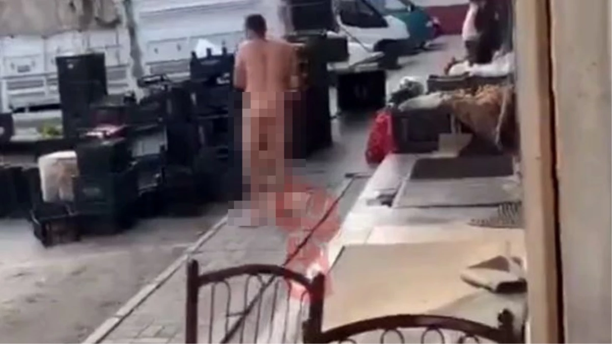 Sokak ortasında çırılçıplak soyundu, yetmedi 