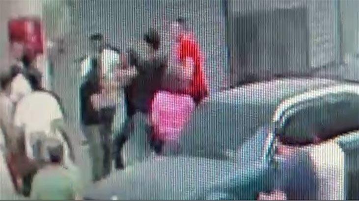 Sokak ortasında dehşet! Güvenlik kamerası kaydetti