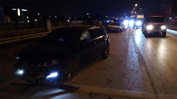 Sollama yapmak isterken 2 araca çarptı