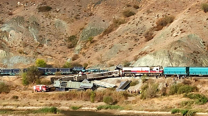 Ankara'da iki yük treni çarpıştı! 2 ölü