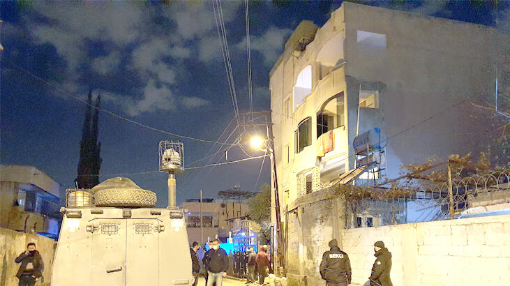 Evlenmelerine izin verilmeyen iki genç el ele tutuşup dördüncü kattan atladı!