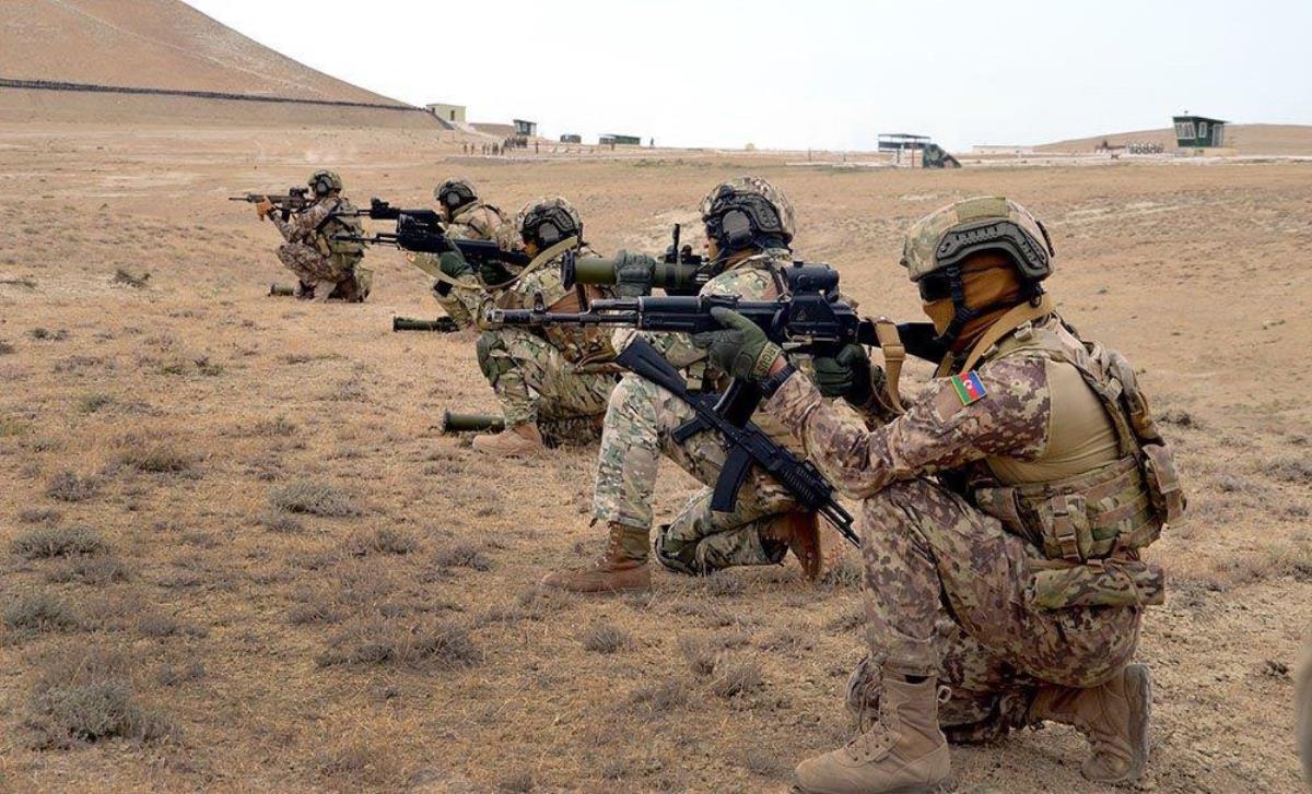 Azerbaycan ve Ermenistan arasında sınır bölgesinde çatışmalar başladı
