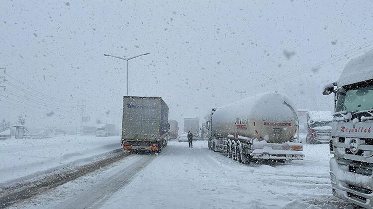Bolu Dağı geçişi tüm araçlara kapatıldı