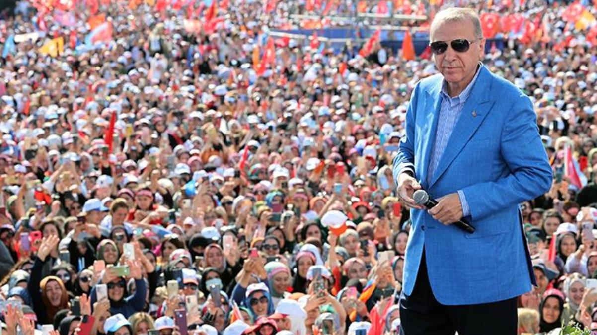 Büyük İstanbul Mitingi'nde temmuzu işaret etti! Erdoğan'dan emekli, memur ve asgari ücret zammıyla ilgili heyecanlandıran sözler