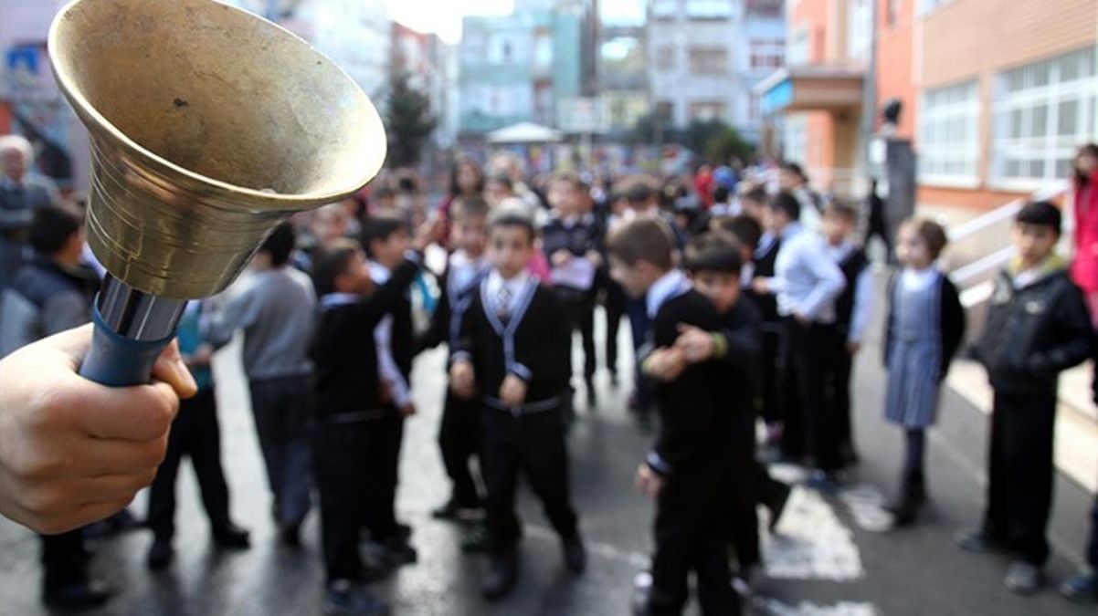 Cumhuriyet'in 100. yılı dolayısıyla 30 Ekim Pazartesi günü okullar tatil edildi