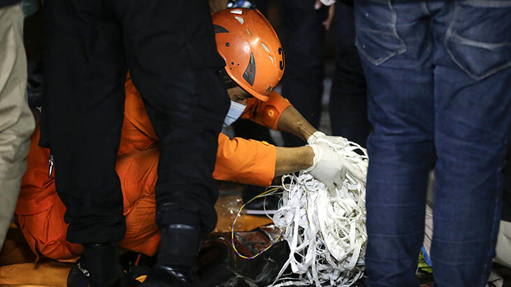 Endonezya'daki uçak faciasında flaş gelişme! Enkaz 4 farklı yerde