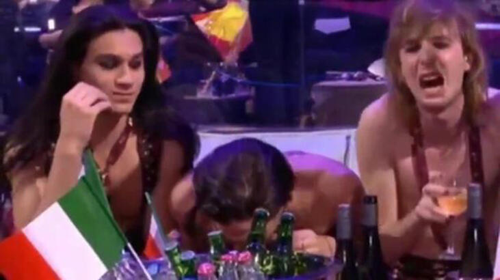 Eurovision 2021 Şarkı yarışmasında skandal! Kameraya yakalandı