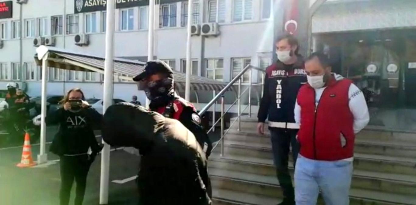 Kendilerini polis olarak tanıtıp 145 bin lira dolandırdılar