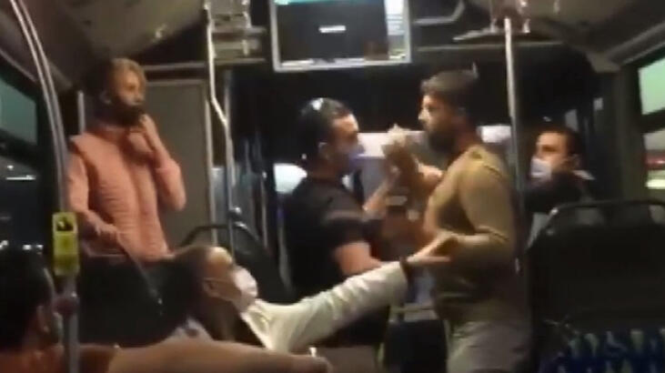 Metrobüste mide bulandırıcı olay! Bacak bacak üstüne...