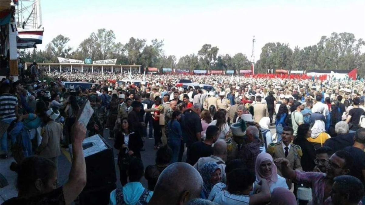 Suriye'nin Humus kentinde askeri akademi mezuniyet törenine saldırı: 50 ölü, 150 yaralı