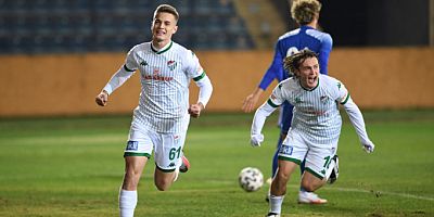 19 yaşındaki futbolcu Ali Akman ve Burak Kapacak'ı geride bıraktı!