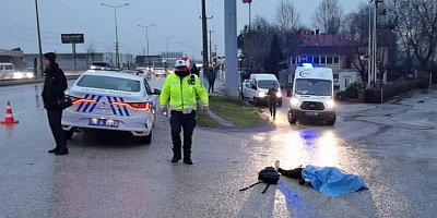30 metre sürüklenmiş! Otomobilin çarptığı kadın feci şekilde can verdi