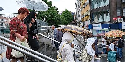 39 il için kuvvetli ve gök gürültülü sağanak uyarısı! İşte son hava durumu tahmini