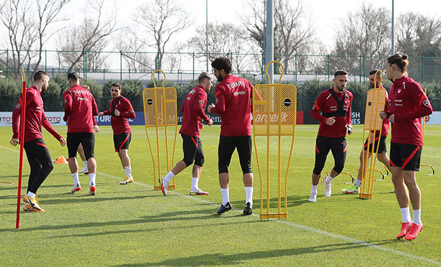 A Milli Futbol Takımı, Karadağ yolculuğu öncesi Riva'da çalıştı