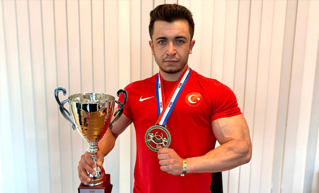 Abdulsamet Çevik: 65 ülke içinde İstiklal Marşımızın okunması mükemmel bir duyguydu