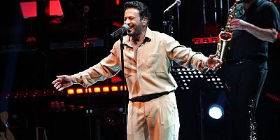 Açıkhava'da Emre Altuğ'dan müzik dolu gece