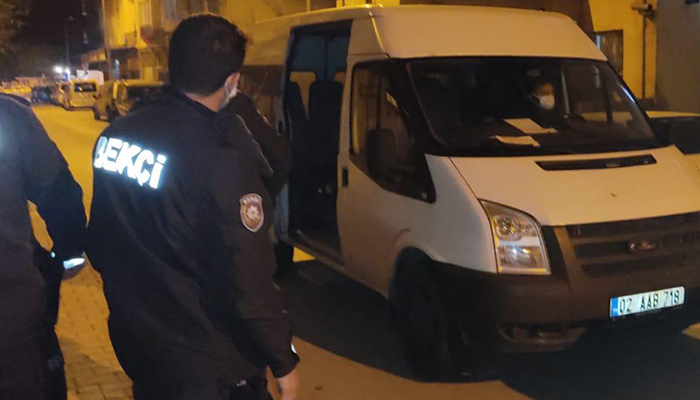 Boşandığı eşinin kapısında tartışma çıkardı, gözaltına alındı