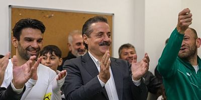 AK Parti Artvin Milletvekili ve eski Devlet Bakanı Faruk Çelik'ten Bursaspor'a büyük destek