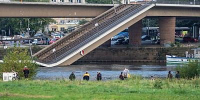 Almanya'da köprü çöktü