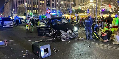 Almanya'da Noel pazarına araç daldı: Çok sayıda yaralı var