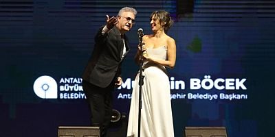 Altın Portakal'da Nihal Yalçın ve Tamer Karadağlı arasında gerginlik