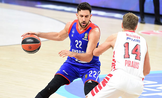 Anadolu Efes - Olympiakos: 88 - 69