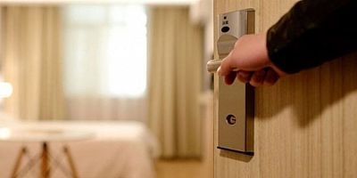 Antalya'da Alman turist otel odasında ölü bulundu